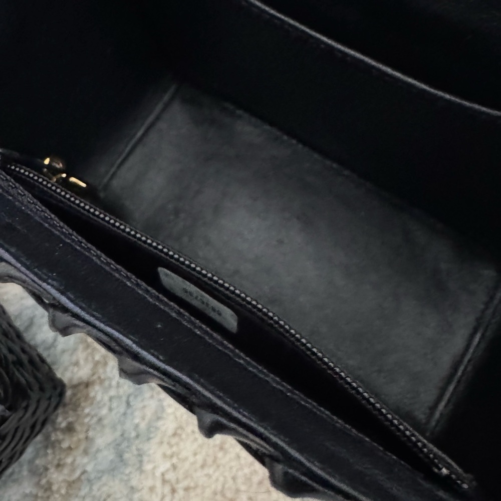 Rare! CHANEL Black Wicker Basket Bag with Gold Chain - Picture 5 of 5